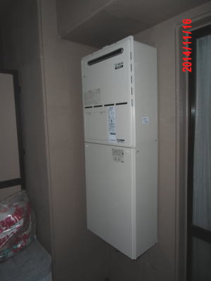 コンパクトサイズ（＝高さ60cm）の暖房ふろ給湯器HT4207KRS-AQ