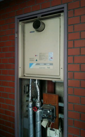 PS扉内設置型（前方排気型）給湯器の取替工事 既設TOTO製RGH-1611HB 