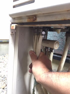 接続されている暖房器は床暖房（低温接続）×2本